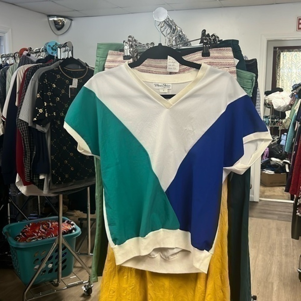 Vintage inspired early 80s shirt size small